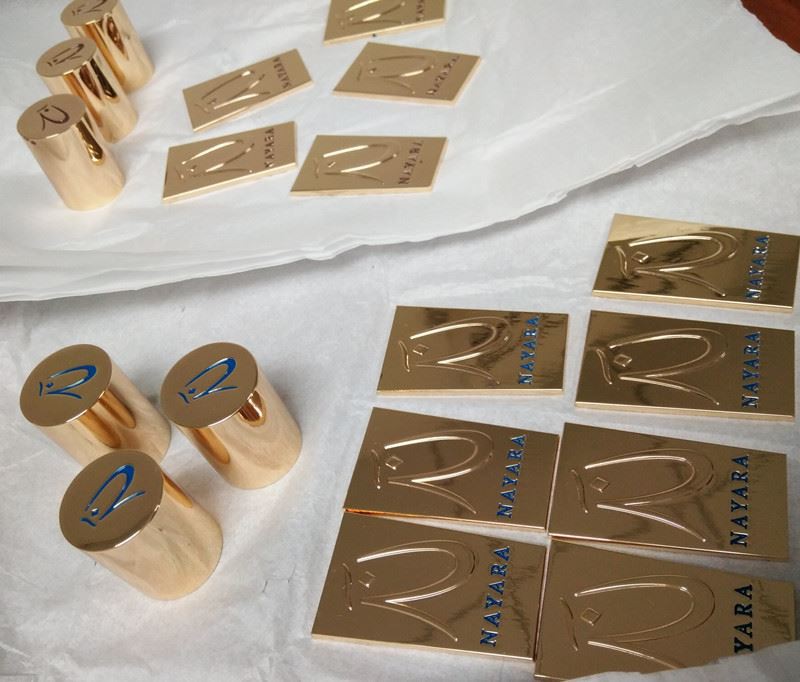 Metal spray perfume caps