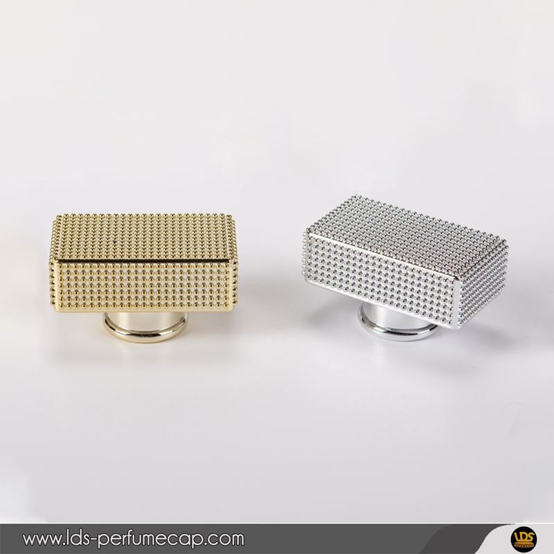 Electrolpating koulè metal nan bouchon plastik